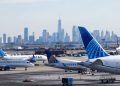 United Airlines says it will boot passengers who refuse to use headphones on planes