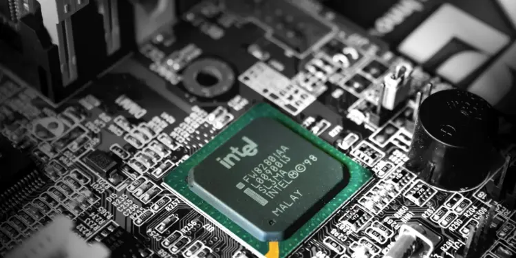Intel stock forecast: $150 bull case, $90 bear case for 2026