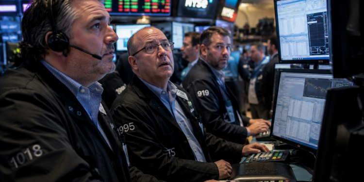 Dow falls 500 points as Trump’s Iran remarks send oil prices higher